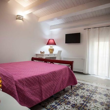Palazzo Pagliaro Hotell Santo Stefano di Camastra Exteriör bild