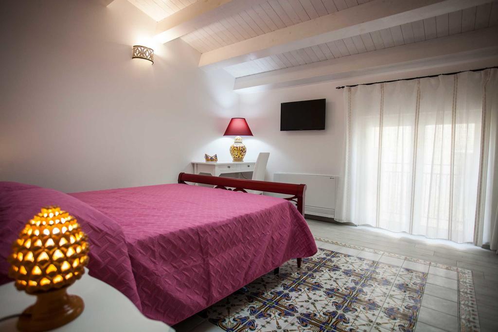 Palazzo Pagliaro Hotell Santo Stefano di Camastra Exteriör bild