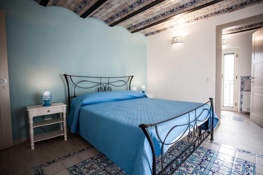 Palazzo Pagliaro Hotell Santo Stefano di Camastra Exteriör bild
