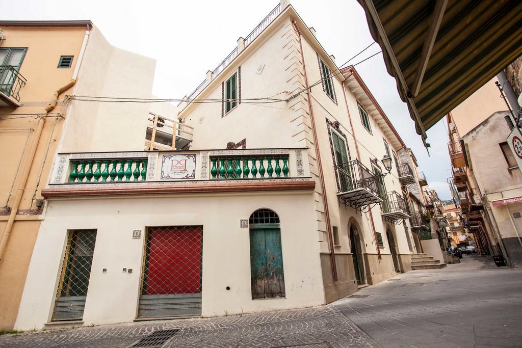 Palazzo Pagliaro Hotell Santo Stefano di Camastra Exteriör bild