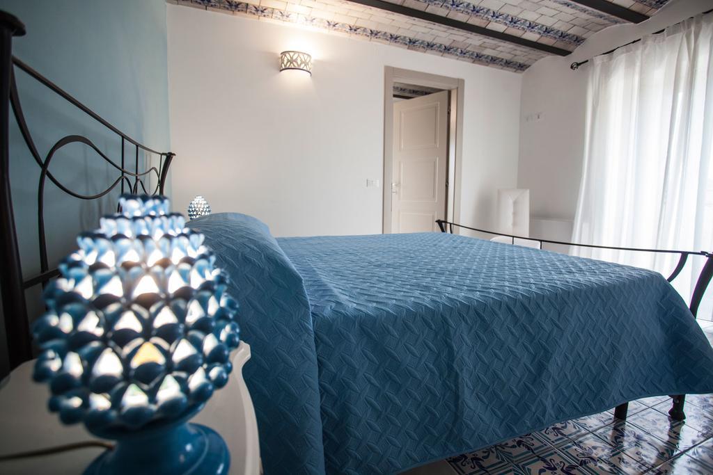 Palazzo Pagliaro Hotell Santo Stefano di Camastra Exteriör bild