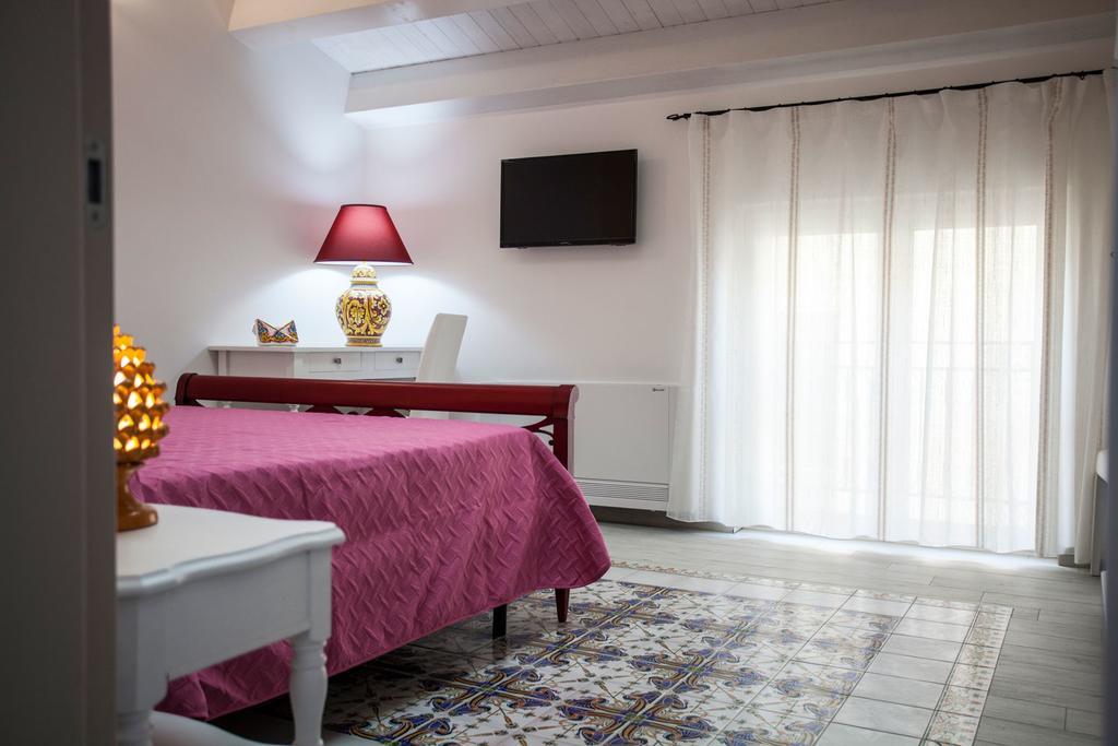 Palazzo Pagliaro Hotell Santo Stefano di Camastra Exteriör bild