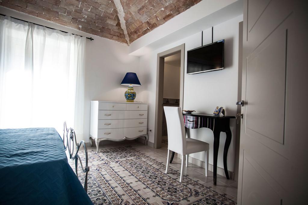 Palazzo Pagliaro Hotell Santo Stefano di Camastra Exteriör bild