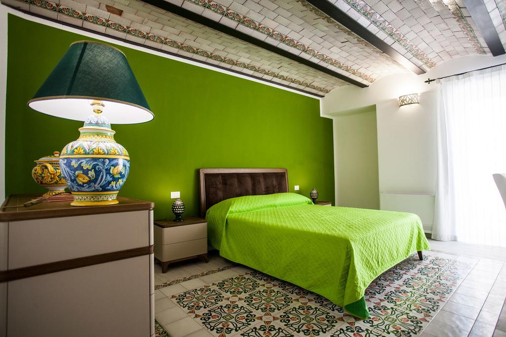 Palazzo Pagliaro Hotell Santo Stefano di Camastra Exteriör bild