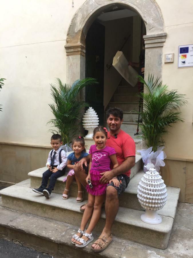 Palazzo Pagliaro Hotell Santo Stefano di Camastra Exteriör bild